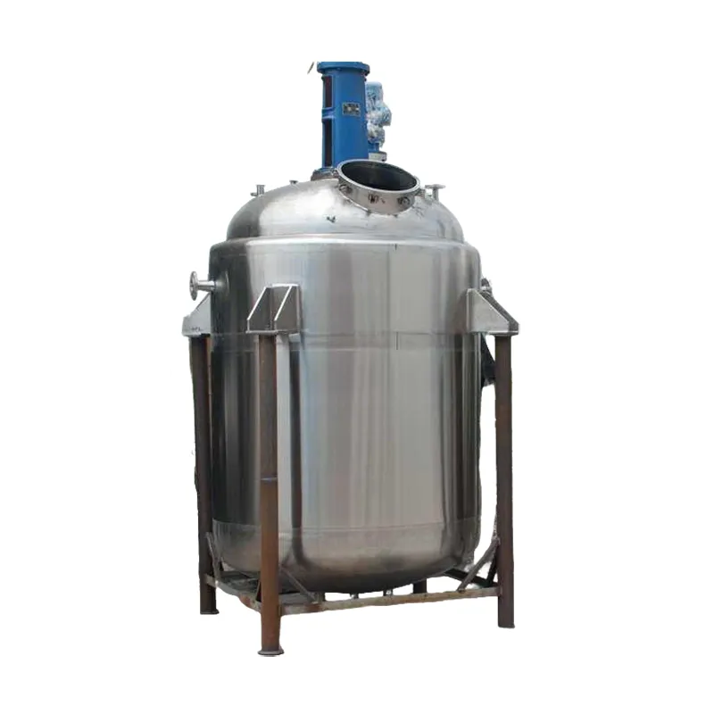 Medium-pressure reaction vessel for chemical batch processing