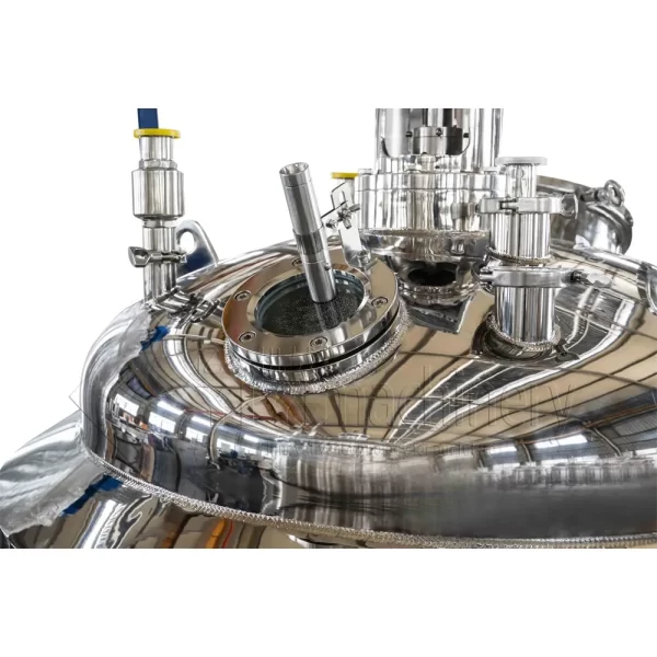 Heated mixing tank with sight glass jacket