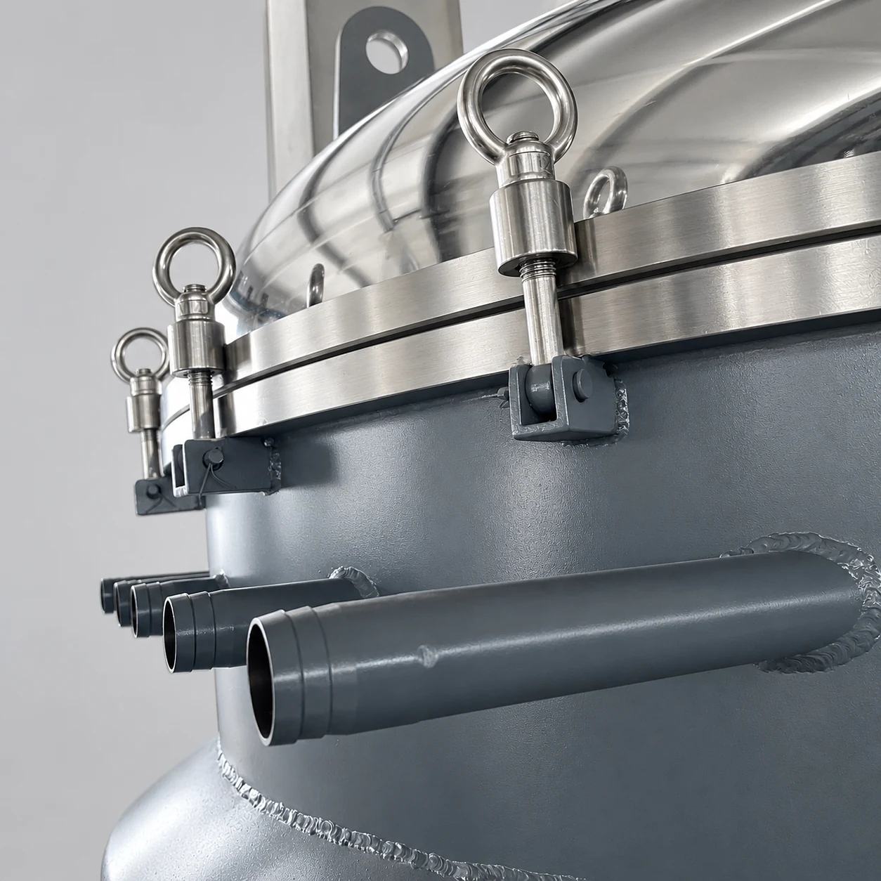Dust collector lid seam and eye-bolt closures