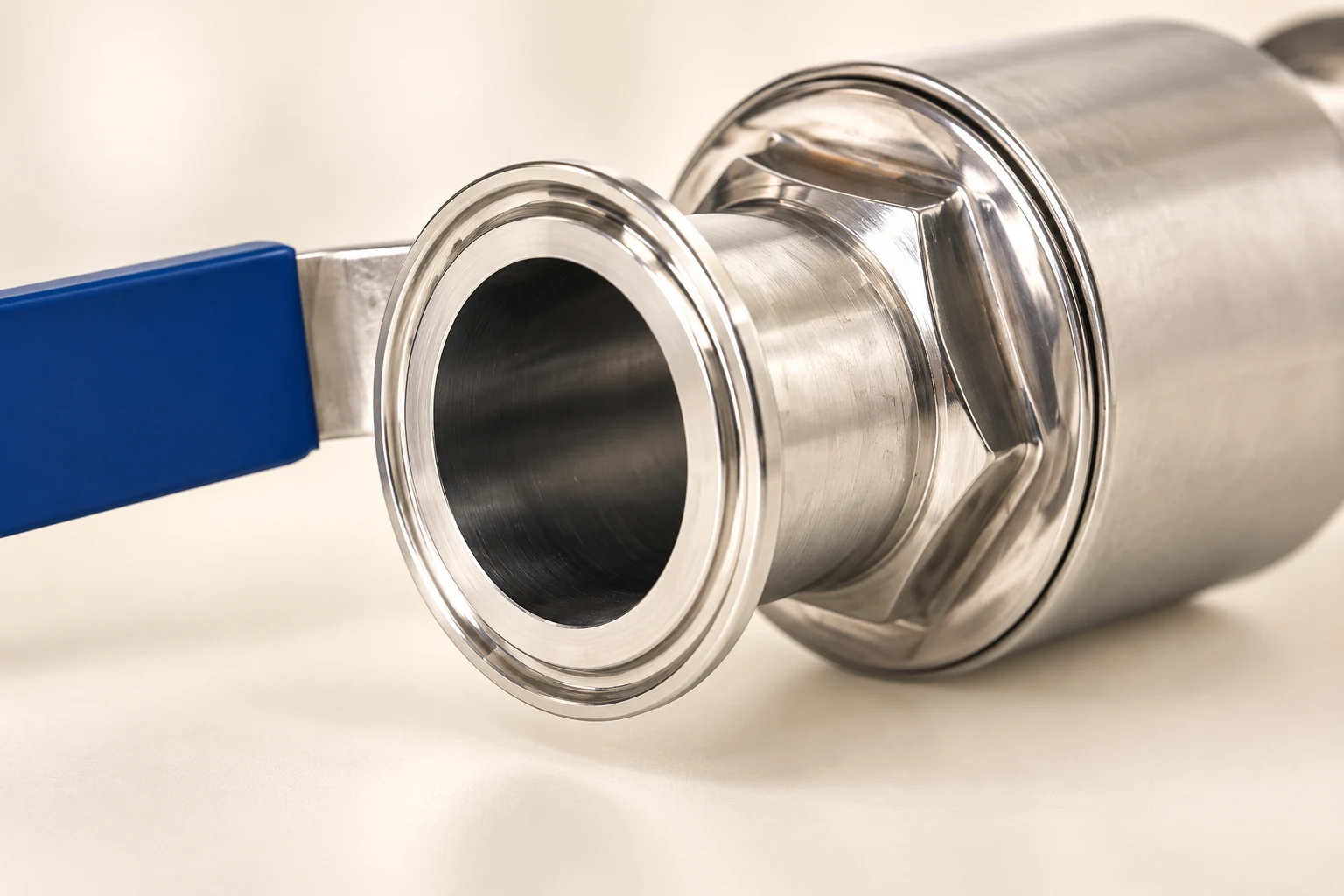Ball valve opening and polished connection rim