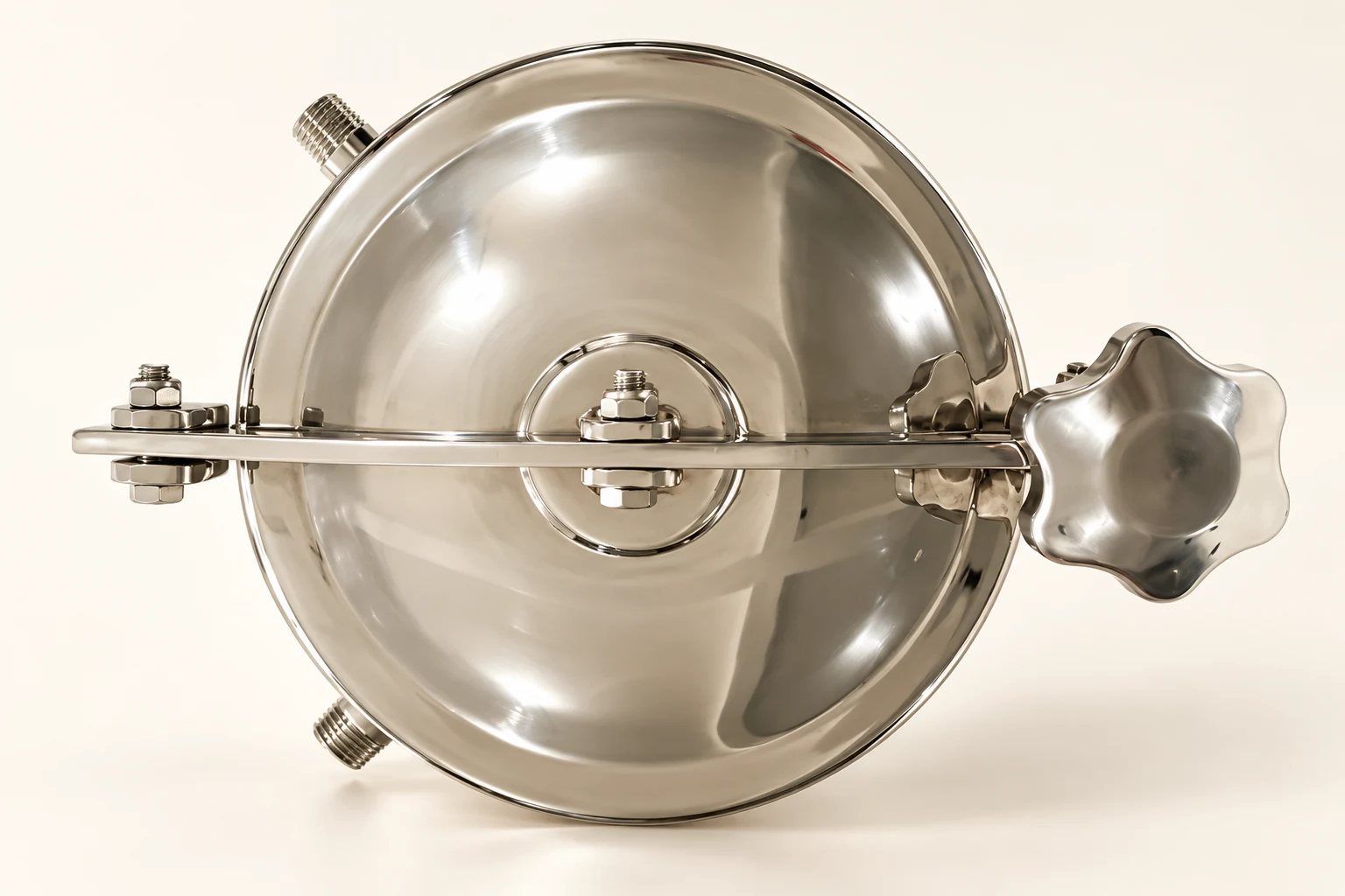 Manhole closure bridge, handwheel and central threaded bolt